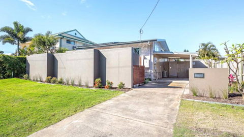 A Beachside Beauty With Pool - Maitland Accommodation 4