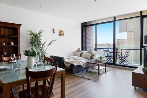 A Chic 2BR Apt Near Melbourne Uni FREE Parking - Maitland Accommodation 2