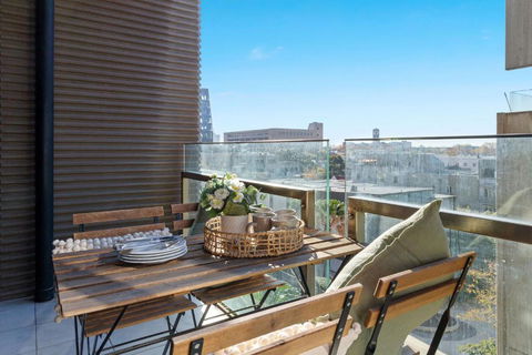 A Chic 2BR Apt Near Melbourne Uni FREE Parking - Maitland Accommodation 4