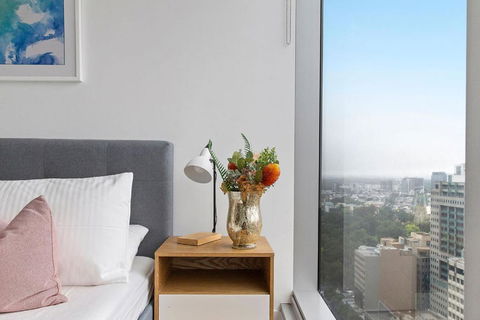 A Chic & Lovely 2BR Apt CBD With City Views - Maitland Accommodation 1