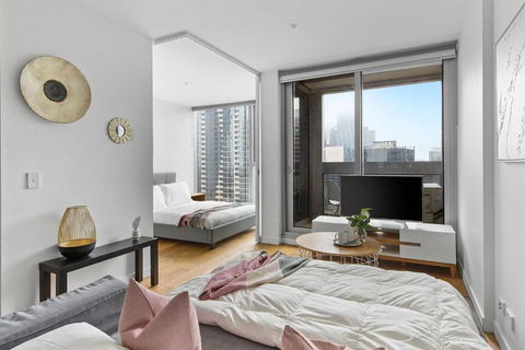 A Chic & Lovely 2BR Apt CBD With City Views - Maitland Accommodation 3