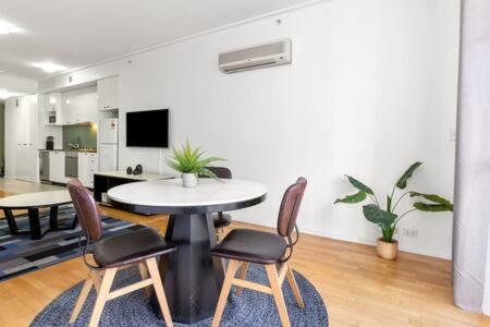 A Comfy Studio For 5 Next To Darling Harbour - Maitland Accommodation 2