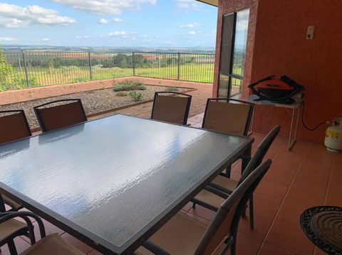 A Picturesque 3 Bedroom House With Splendid Views - Maitland Accommodation 1