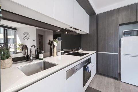 Absolute Luxury 1br Apt Mq Poolgym - Maitland Accommodation 4