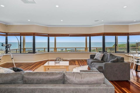 Absolute Oceanfront Escape - Maitland Accommodation 1