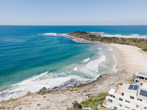 Absolute Oceanfront Yamba - Oceanstays - Maitland Accommodation 1