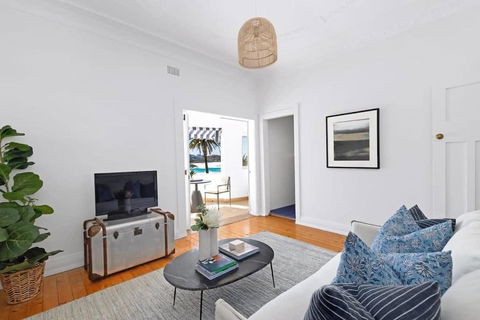 Absolute Seafront Bronte - Maitland Accommodation 3