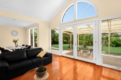 Adelaide Style Accommodation - City To Beach - Free WIFI - Free 3 Car Parking - Great Location - Maitland Accommodation 0