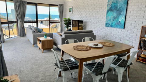 A Minutes Walk To The Beach! - Maitland Accommodation 0