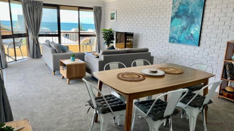 A Minutes Walk To The Beach! - Maitland Accommodation 1