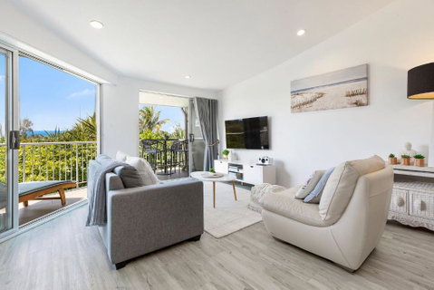 Andari Apartment 2, Sunshine Beach, Beachfront Street And Just Steps To Surf-club - Maitland Accommodation 1
