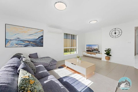 Aircabin - Edmondson Park - 4 Beds Compy House - Maitland Accommodation 1