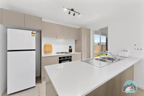 Aircabin - Edmondson Park - 4 Beds Compy House - Maitland Accommodation 4