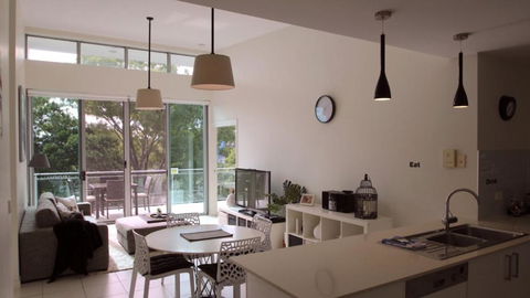 Aircon, Nespresso, Wine - Maitland Accommodation 1