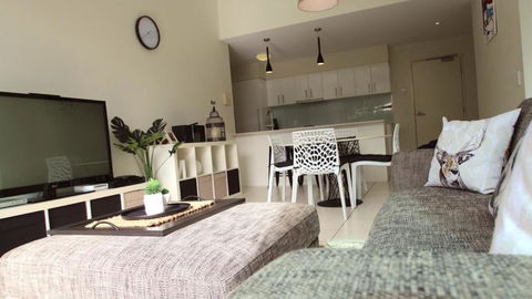 Aircon, Nespresso, Wine - Maitland Accommodation 0