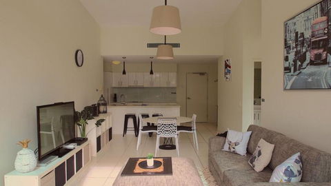 Aircon, Nespresso, Wine - Maitland Accommodation 3