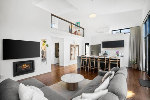 Aireys Inlet Getaway - Maitland Accommodation 0