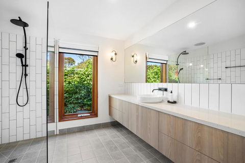 Aireys Inlet Getaway - Maitland Accommodation 4