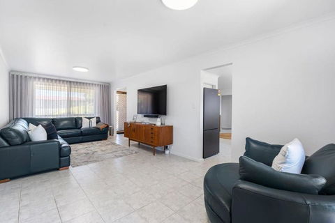 Albatross-96 Albatross Ave Hayborough - No Linen Included - Maitland Accommodation 2