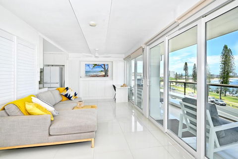 Alexandra Headland Ocean Dream - Stunning View ZA6 - Maitland Accommodation 1