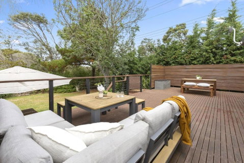 All Decked Out - Beach Retreat In Central Blairgowrie - Maitland Accommodation 1
