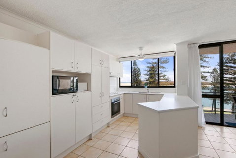 Allamanda, Unit 11, 32 Esplanade, Bulcock Beach - Maitland Accommodation 2