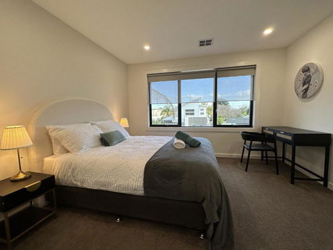 Altona Entire 3 Bedrooms House - Maitland Accommodation 0