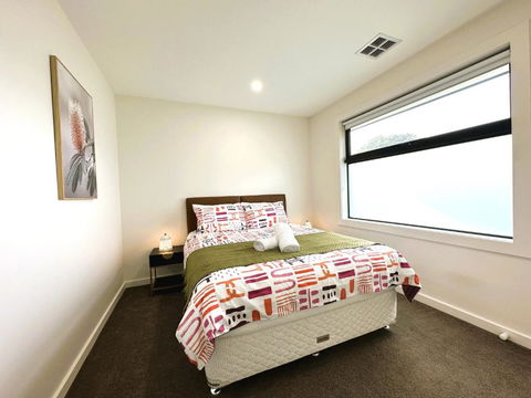 Altona Entire 3 Bedrooms House - Maitland Accommodation 4