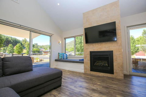 Amber Mist Villa - One - Maitland Accommodation 1