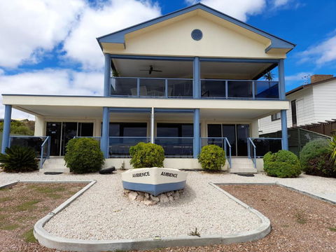 Ambience Apartments Apartment 2 - Maitland Accommodation 3