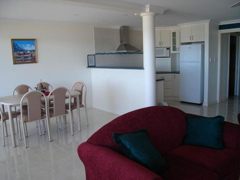 Ambience Apartments Apartment 2 - Maitland Accommodation 4