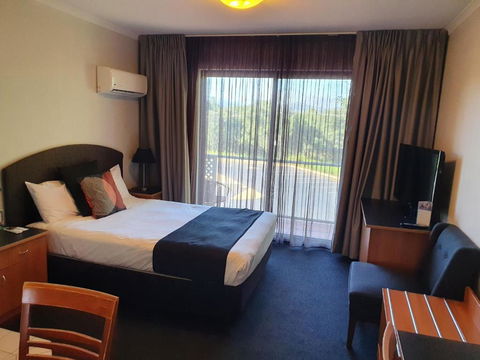 Alpha Hotel Canberra - Maitland Accommodation 1