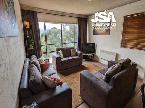 Alpine Mountain View Kirwan 48 - Maitland Accommodation 0