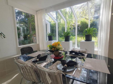 Architectural Comfy 2B&2B Home With A Garden View Close To A Lake And Yarralumla Shopping Centre - Maitland Accommodation 0