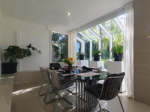Architectural Comfy 2B&2B Home With A Garden View Close To A Lake And Yarralumla Shopping Centre - Maitland Accommodation 1