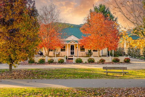 Autumn Beauty - Mountain View Cottage 3 - Maitland Accommodation 0