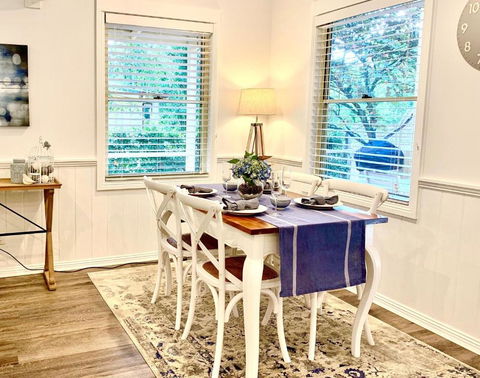 Autumn Beauty - Mountain View Cottage 3 - Maitland Accommodation 3