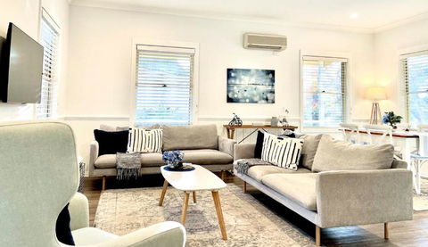 Autumn Beauty - Mountain View Cottage 3 - Maitland Accommodation 4