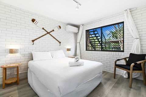 Autumn On The Esplanade - Maitland Accommodation 4