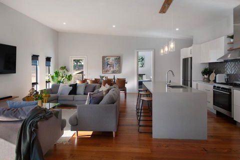 Away - Maitland Accommodation 0