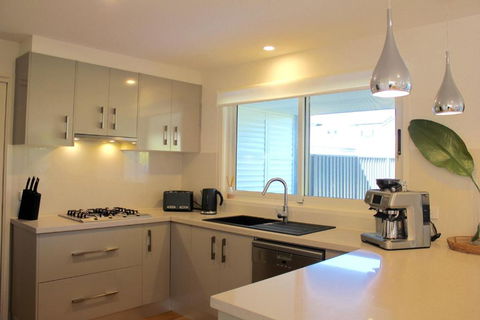 Ayada Villa - Pet Friendly - 1 Min To Beach - Maitland Accommodation 4