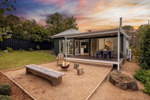 Ayla Cottage - Cosy Escape - Maitland Accommodation 0