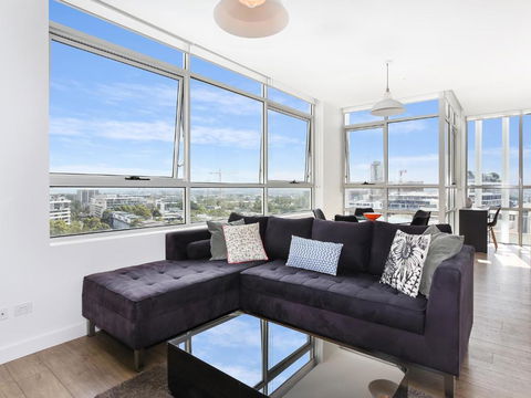 As The Sun Sets - Modern And Spacious 2BR Zetland Apartment Facing The Setting Sun - Maitland Accommodation 0