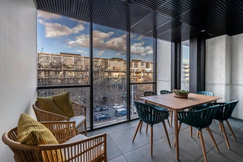 Architectural Delight On Lonsdale - Maitland Accommodation 0