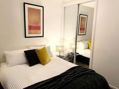 Astral Apartments - Perfectly Located 2 Bedroom Apartment In St Kilda - Maitland Accommodation 2