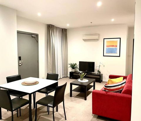 Astral Apartments - Perfectly Located 2 Bedroom Apartment In St Kilda - Maitland Accommodation 1