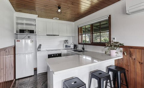 Apollo Bay Cottages- Sabine - Maitland Accommodation 1