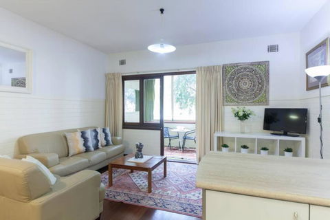 B2 Crawley Apartment 1 BRM & Sleepout Near UWA - Maitland Accommodation 3