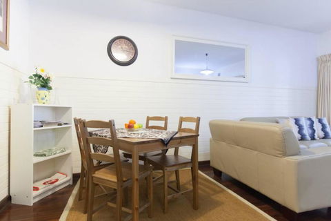 B2 Crawley Apartment 1 BRM & Sleepout Near UWA - Maitland Accommodation 4