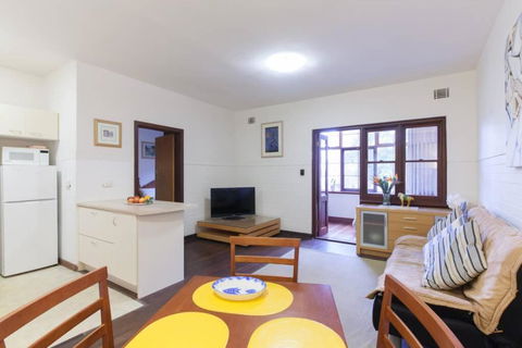 B3 Crawley Apartment 1 BRM & Sleepout Near UWA - Maitland Accommodation 2